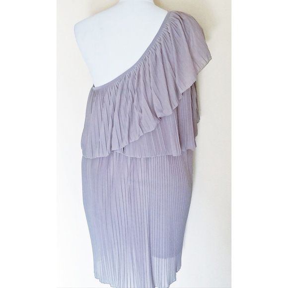 Off Shoulder Ruffle Dress - Picture 2 of 3